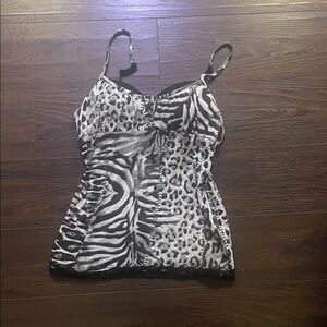 Stylish Black and White Animal Print Women's Top
